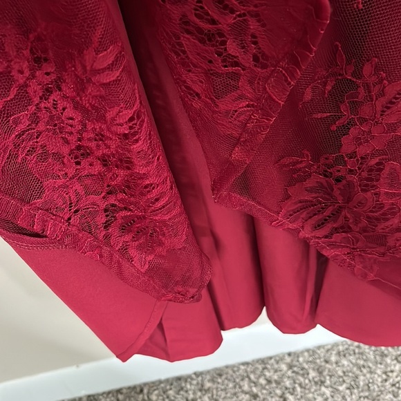 NEW Minuet burgundy sleeveless strappy prom gala formal lacey maxi long gown - Picture 11 of 11